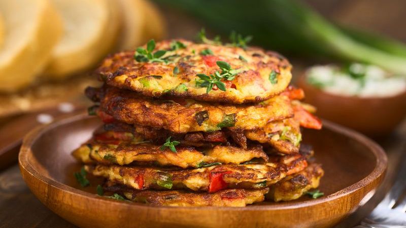 Placki warzywne na fit kolację zawsze lepiej piec niż smażyć