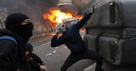 To już nie jest zwykły strajk. Regularna bitwa na ulicach Barcelony