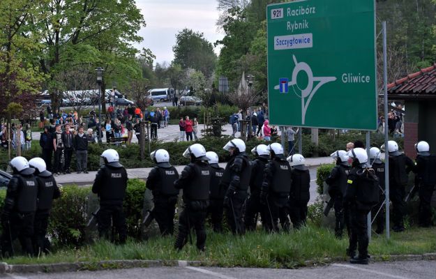 30 zatrzymanych po nocnych zamieszkach w Knurowie