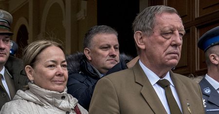 Żona Jana Szyszki dla WP: był zakaz zapraszania męża do telewizji. Mamy odpowiedź TVP