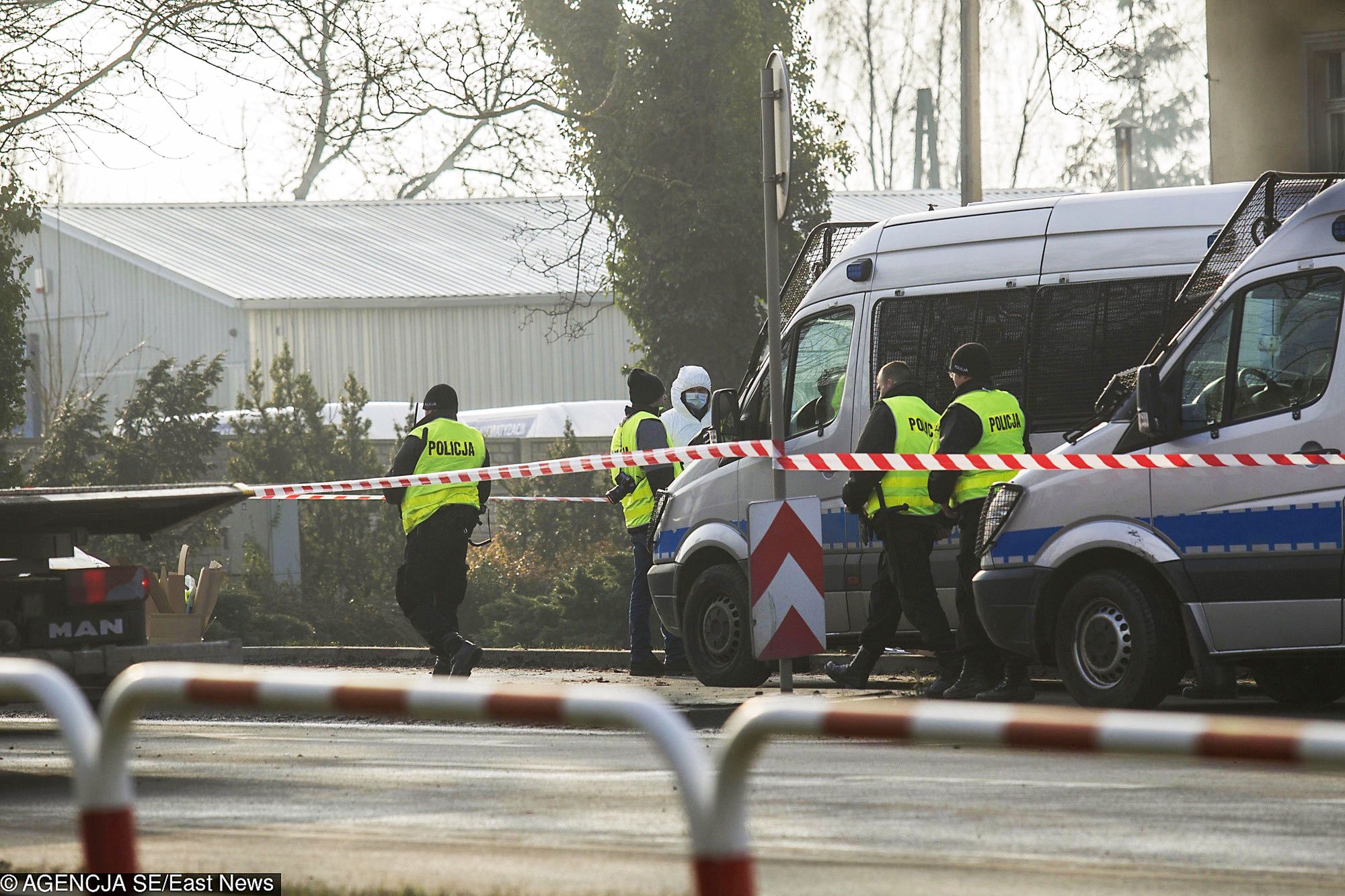 Sprawcy włamania ostrzelali antyterrorystów bronią maszynową