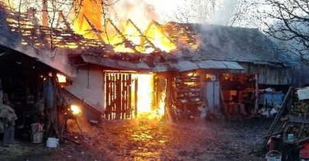 Próbował ukraść benzynę ze skutera. Było ciemno, więc użył zapalniczki