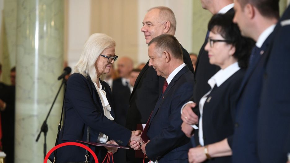 Bożena Borys-Szopa z wykształcenia jest prawnikiem.