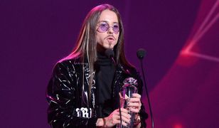 Wzruszające słowa Szpaka o zmarłej mamie. "Kochała róże, dlatego było oczywiste, że to jej zadedykuję tę statuetkę"