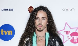 Top of the Top Sopot Festival 2018. Michał Szpak i jego dekolt do pępka. Pokazał stanowczo za dużo