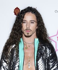 Top of the Top Sopot Festival 2018. Michał Szpak i jego dekolt do pępka. Pokazał stanowczo za dużo