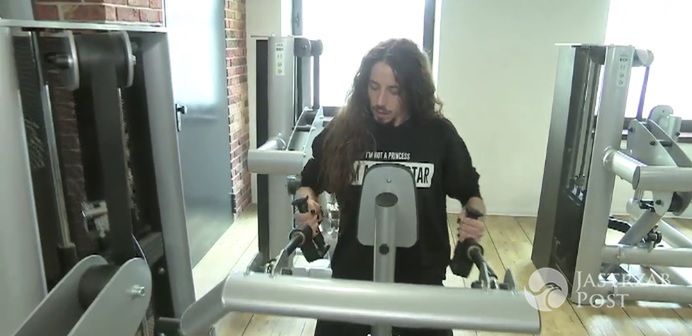 Michał Szpak trenuje na siłowni fot. screen z Dzień Dobry TVN