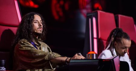 "The Voice of Poland": Michał Szpak do swojej przyjaciółki: "Zaraz wykopię cię z tej sceny!"