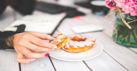 6 prostych kroków, które pomogą Ci odstawić słodycze na bok. Czas zadbać o swoje ciało!