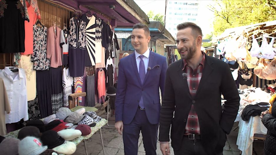 Łukasz Mężyk, prowadzący program "Kto nami rządzi?" i wiceminister sprawiedliwości Patryk Jaki, bohater pierwszego odcinka.