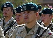 Żołnierz ma prawo do emerytury wojskowej albo cywilnej