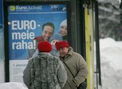 Estończycy stoją w kolejce po euro