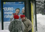 Estończycy stoją w kolejce po euro