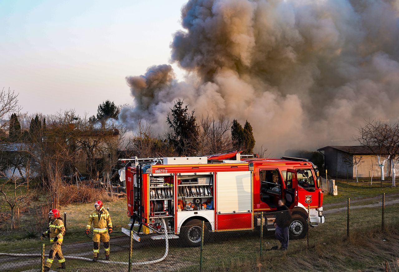 Olbrzymi pożar na ogródkach działkowych – FOTO