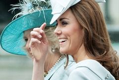 Aukcja kapeluszy Kate Middleton