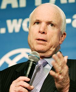Giuliani poparł McCaina w wyścigu o prezydenturę