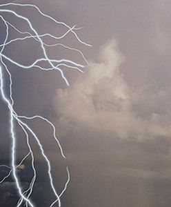 Synoptycy: nadchodzą gwałtowne burze i silny wiatr