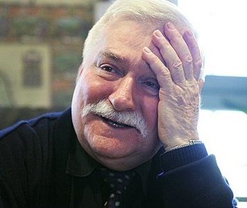 Wałęsa dostał od Gdańska bursztynowo-srebrne pióro
