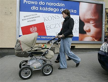 Polki dokonują aborcji poza ojczyzną