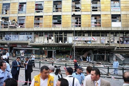 6 zabitych i 100 rannych w zamachu w Ankarze