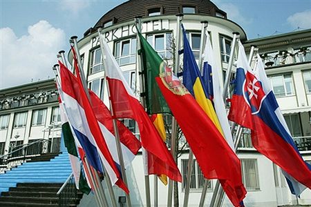 Parlamenty państw UE za dalszą ratyfikacją traktatu