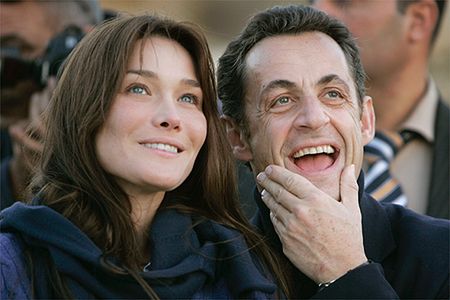 Carla uwielbia Sarkozy'ego za "sześć mózgów"