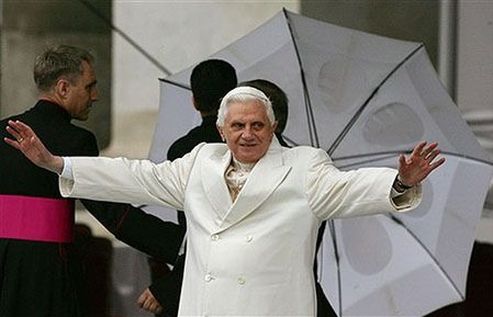 O czym papież Benedykt XVI rozmawiał z Bushem?