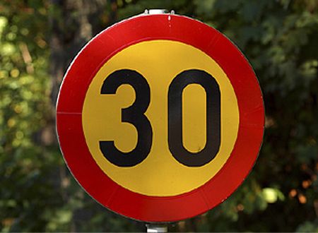 Angielscy lekarze: ograniczyć prędkość do 30 km/godz.