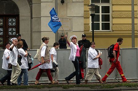 "Użycie siły wobec pielęgniarek spowoduje strajk generalny"