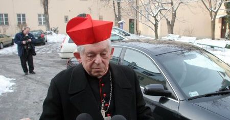 Kapłani wypełnią ankietę na temat ich przeszłości