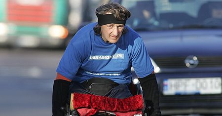 Niepełnosprawny sportowiec przejechał na wózku 130 km