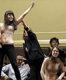 Protest "Femen" w hiszpańskim parlamencie