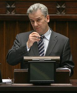 Doprowadził do łez tysiące Polaków i nadal rządzi