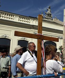 Usuną obrońców krzyża? "Nie chcemy siłowych rozwiązań"