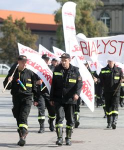W Warszawie wrze - mundurowi atakują Tuska