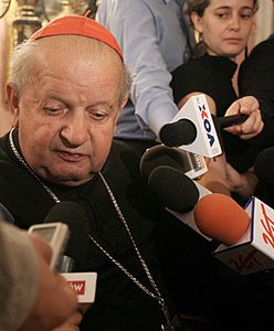 Dziwisz: krzyż przed Pałacem jest bezczeszczony!