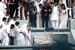 Prochy hinduskiego Ojca Narodu rozrzucono nad Oceanem