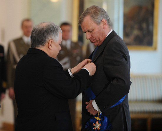Prezydent odznaczył sekretarza generalnego NATO