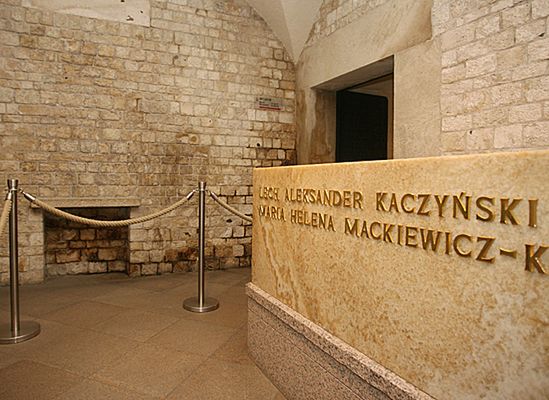 W grobie Lecha Kaczyńskiego są szczątki innych osób?