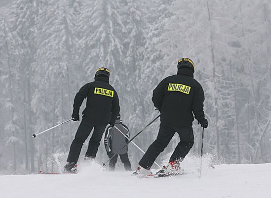 Policjanci na nartach skontrolują stoki