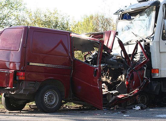 Zidentyfikowano 8 osób spośród 18 pasażerów busa