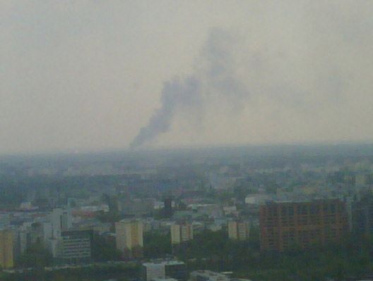 Kłęby dymu nad Warszawą - strażacy walczą z ogniem