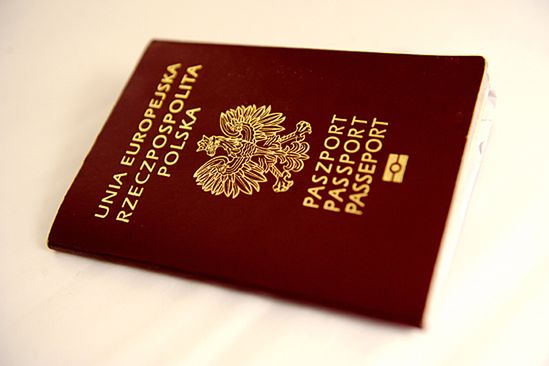 Będą masowo oddawać polskie paszporty?