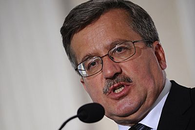 Komorowski obiecuje pomoc rodzinom ofiar wypadku