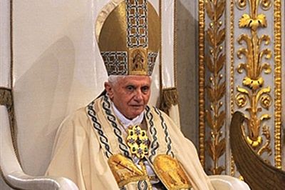 "Rzucili się" na Benedykta XVI - żandarmi przejęli list