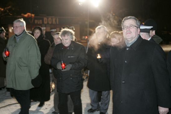 Komorowski wygwizdany. "Niech żyje Jaruzelski, twój brat"