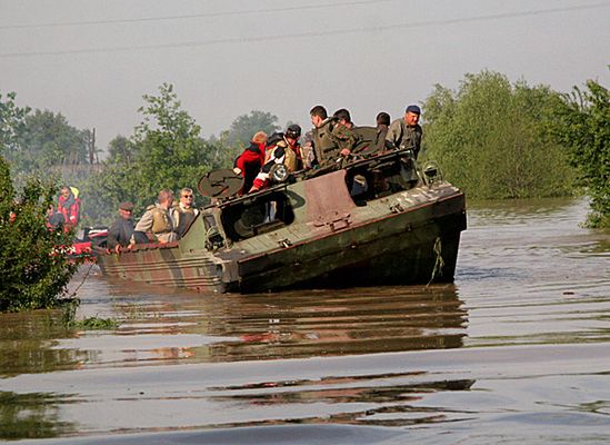 Już 14 ofiar powodzi; "nie zwlekajcie z ewakuacją"