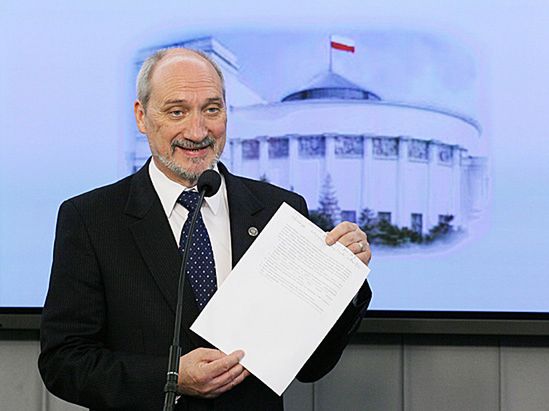 Macierewicz o protokole: to ruch propagandowy