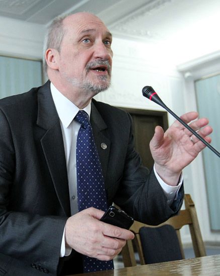 Macierewicz: fałszerstwo w rosyjskich materiałach