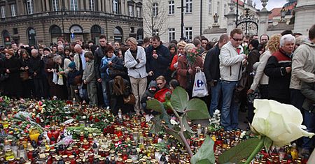 Cała Polska oddaje hołd ofiarom tragedii pod Smoleńskiem